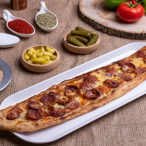 Kaşarlı Sucuklu Pide