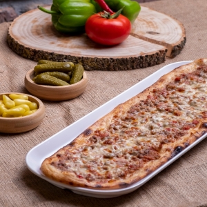 Kıymalı Kaşarlı Pide