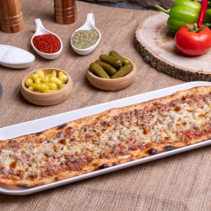Kuşbaşılı Kaşarlı Pide